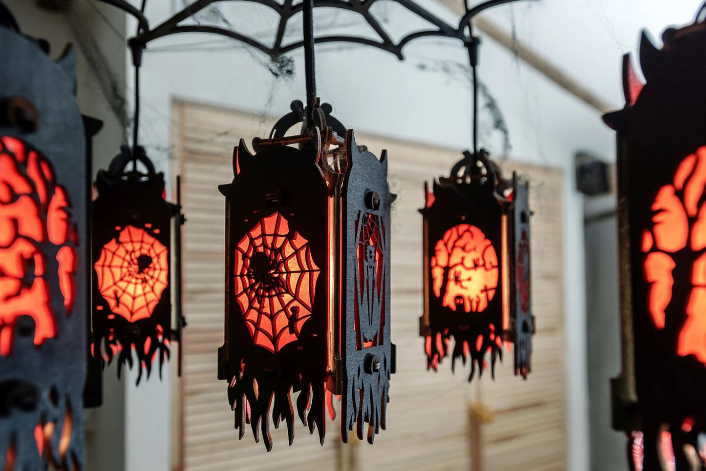 5-lantern Halloween indoor wooden pendant light chandelier with Spider, Haunted House, Owls, and Jack-o-Lantern